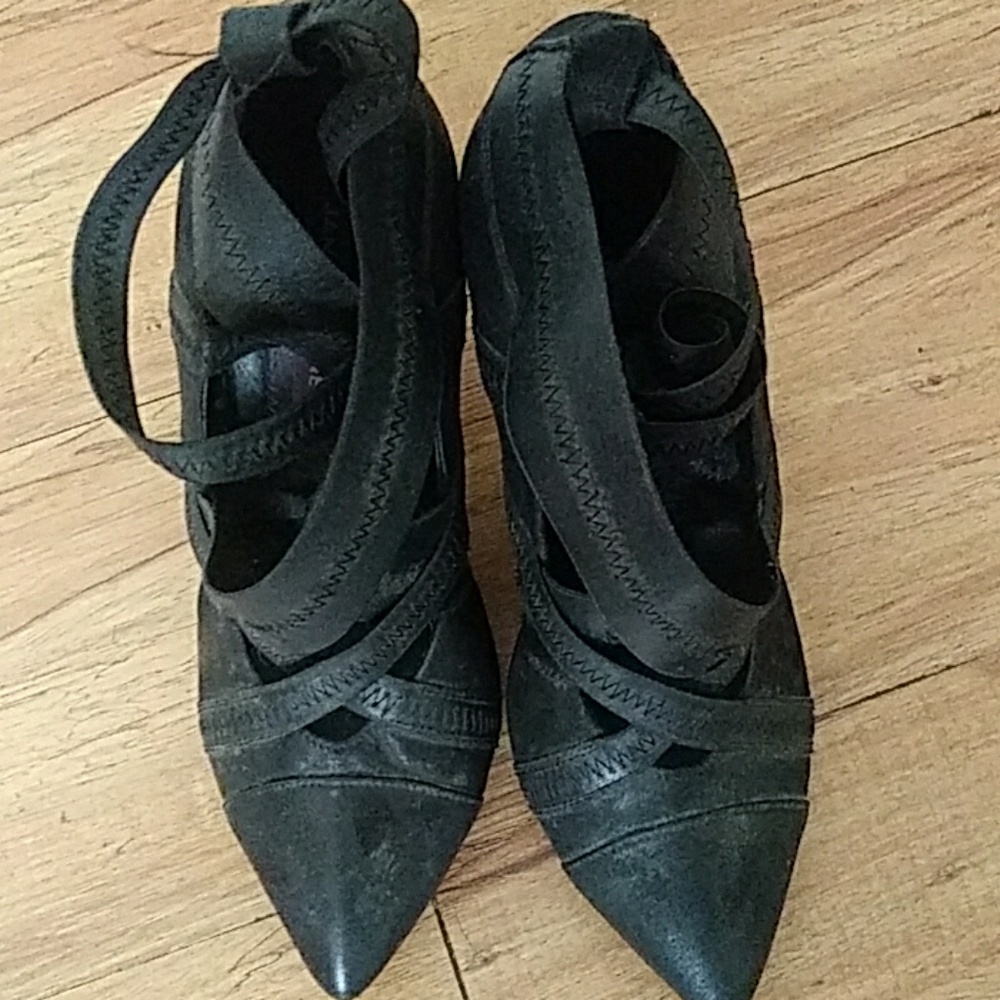 Janet & Janet pointed toe wrap ankle booties 6.5